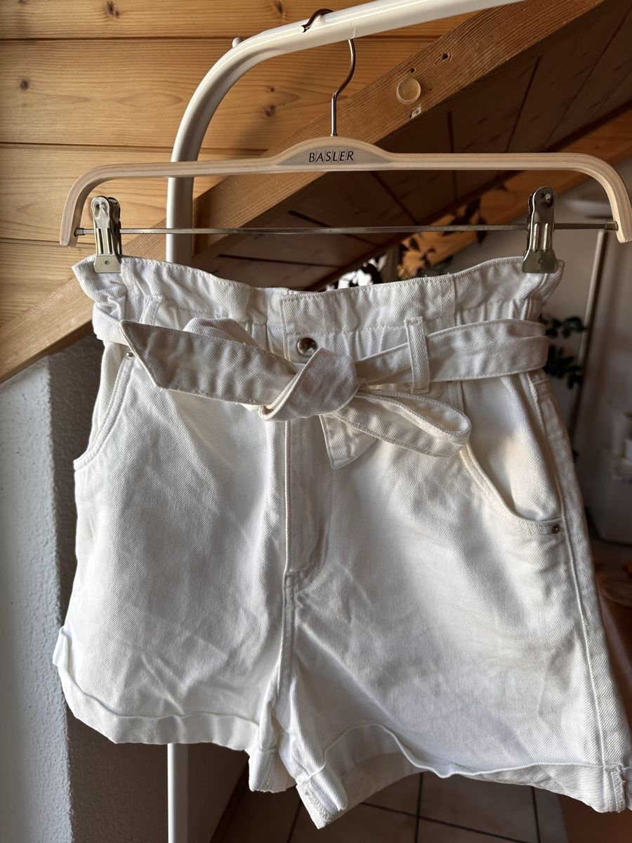 H&M Pantaloni: H&M Baumwolle Shorts weiss Gr. 38 – Usato da Münsingen venduto da Secondhand89 1