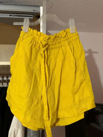 Gelbe Shorts Damen