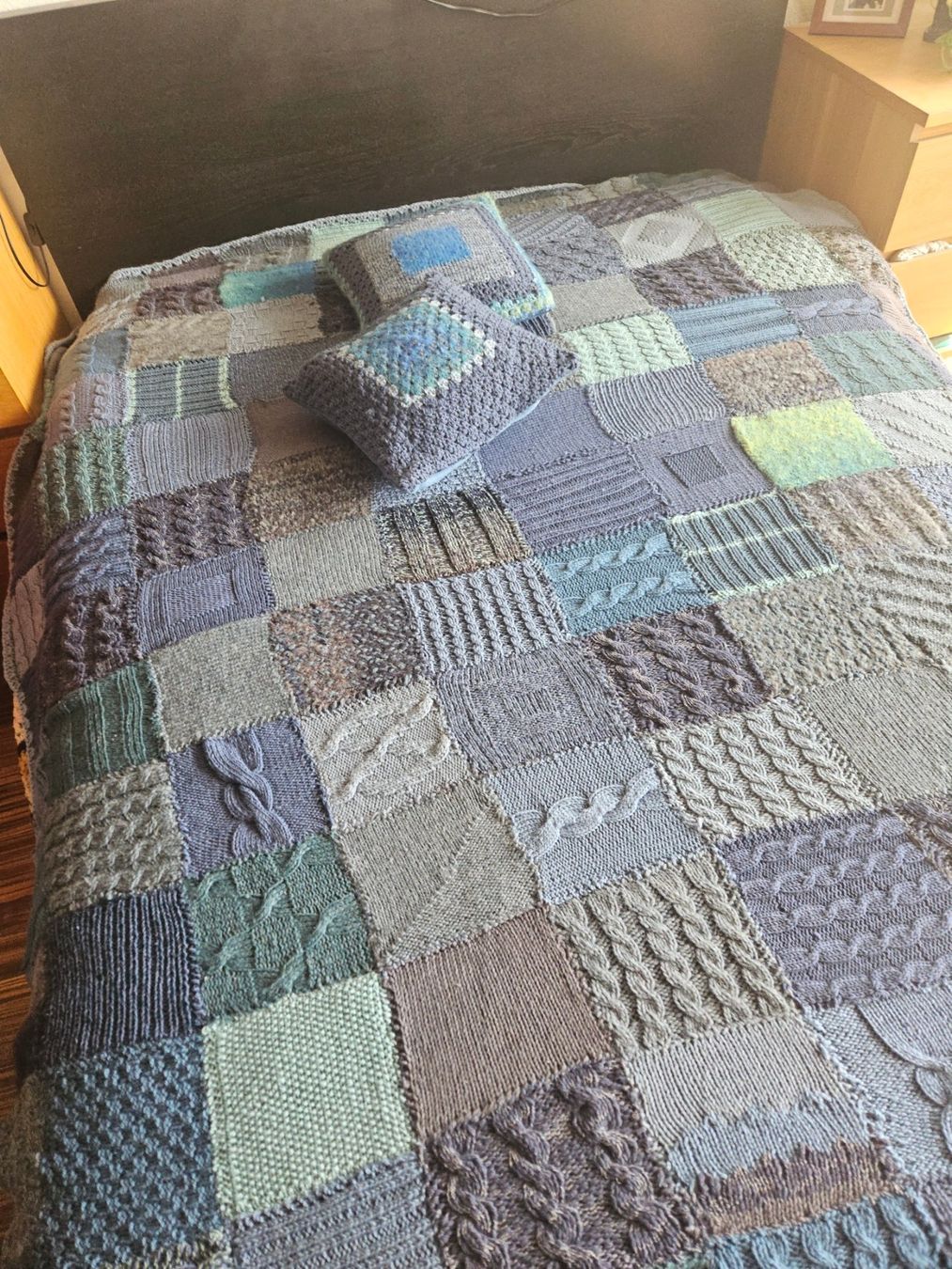 Decken: Couverture couvre-lit faite main camaïeu bleu neuve – Neu und originalverpackt aus Thônex von lacomtessedesfees
