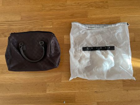 Schöne neue Handtasche der Marke Sisley mit Beutel