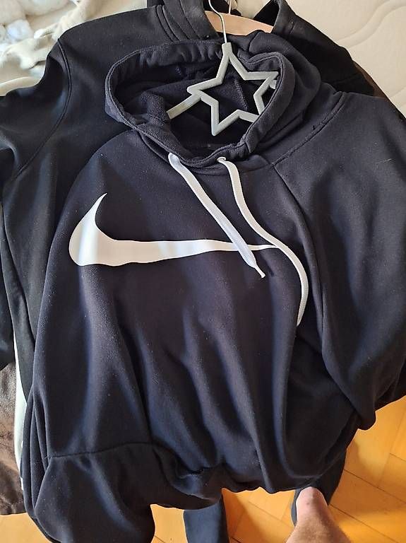 Pullover & Sweatshirts: Pullover Hoodies Merchandise – Gebraucht aus Bern von Chriswoorld 2