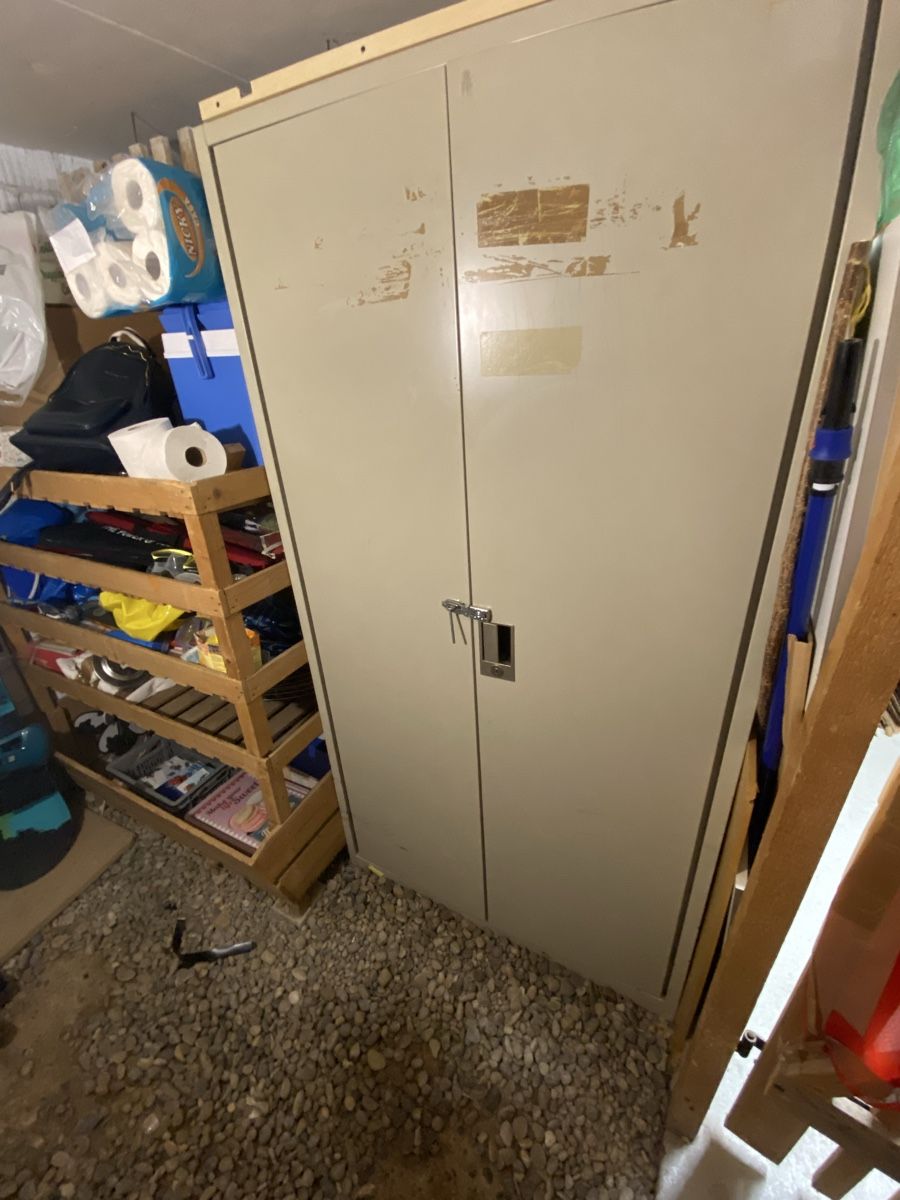 Armadi: Stahlschrank mit Tablar – Usato da Zürich venduto da Ethno1 1