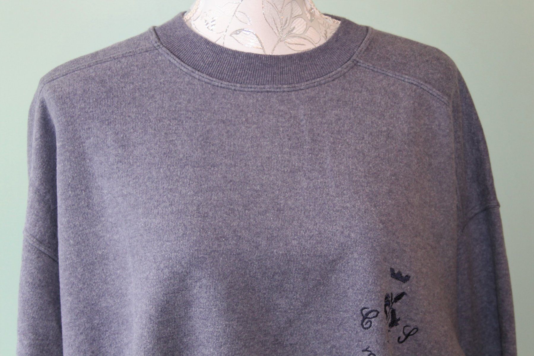 Pullover & Sweatshirts: Pullover / Sweatshirt – Gebraucht aus Schaan von antikes_und_kurioses 1