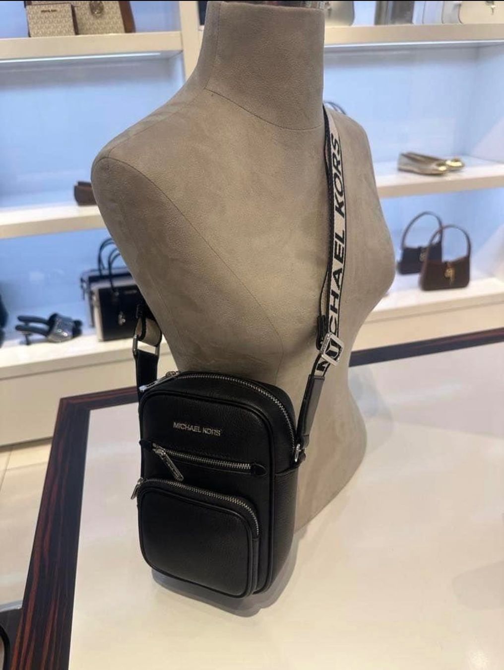 Michael Kors Taschen: Michael Kors Tasche black – Neu und originalverpackt aus Wiedlisbach von Sistershop 7