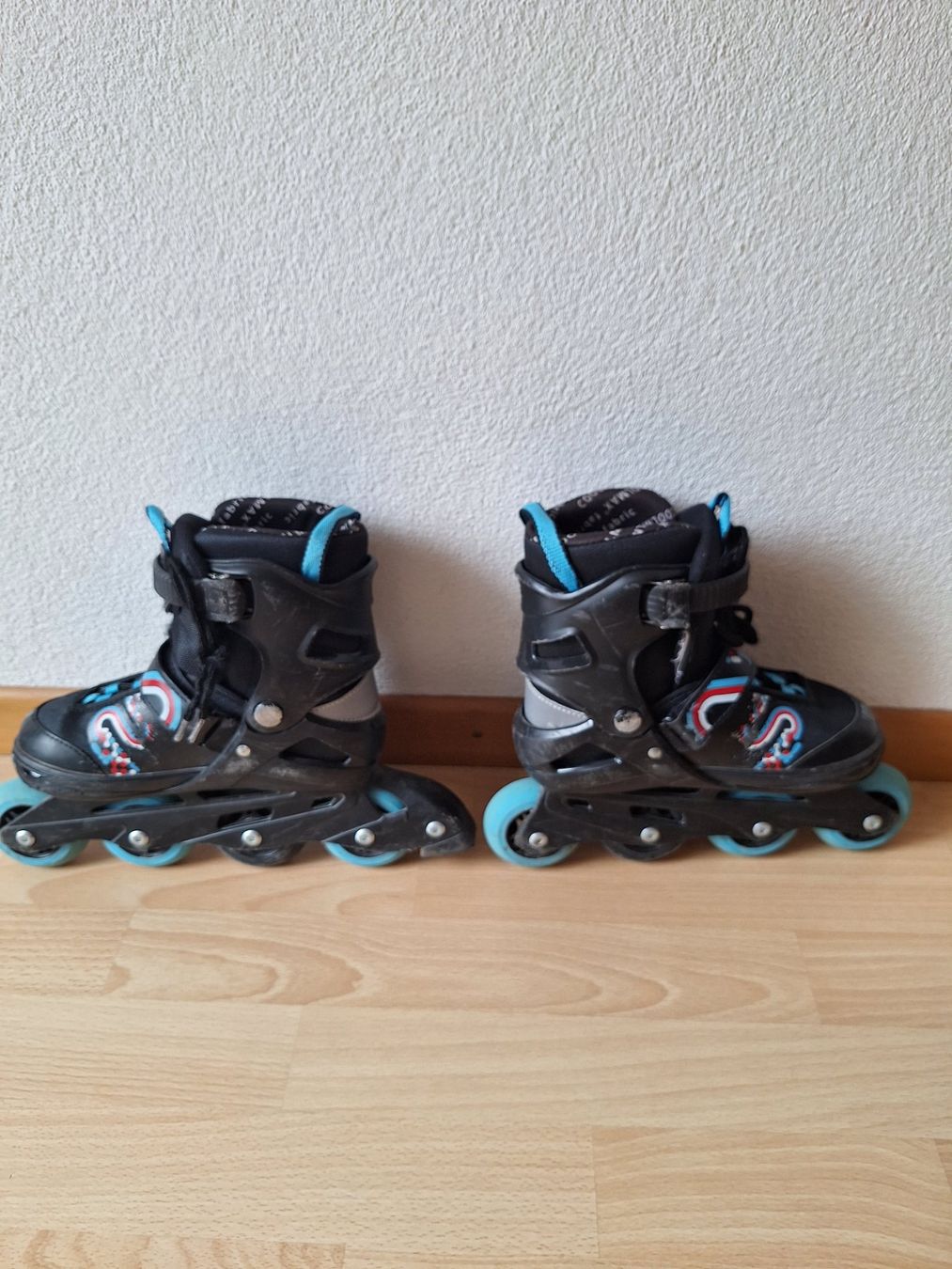 Pattini in linea & Pattini a rotelle: Paire de rollers Crane avec protections, pointure 33-35 – Usato da Cheyres venduto da Luna206 2