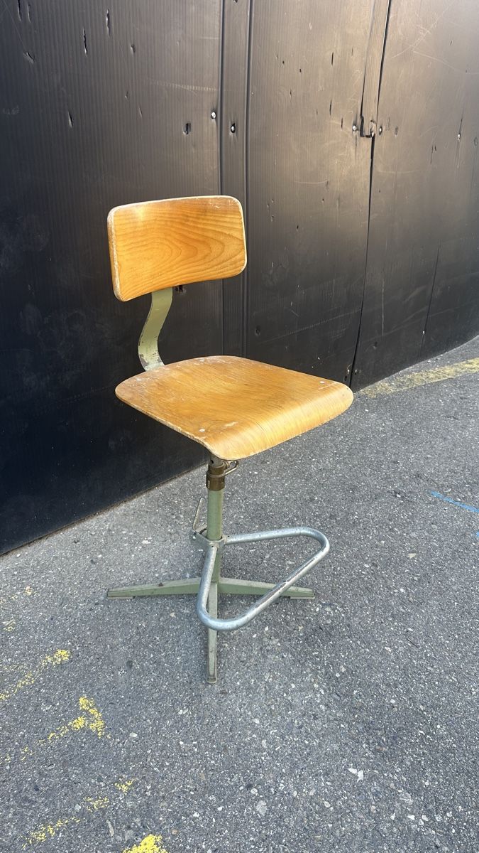 Embru Tabourets: Embru Stool Wood Seat Height Adjustable Metal Base – D'occasion à Schlieren par Norauro 7