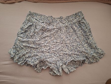 Damen Shorts blau weiss mit Blumenmuster Grösse L gebraucht