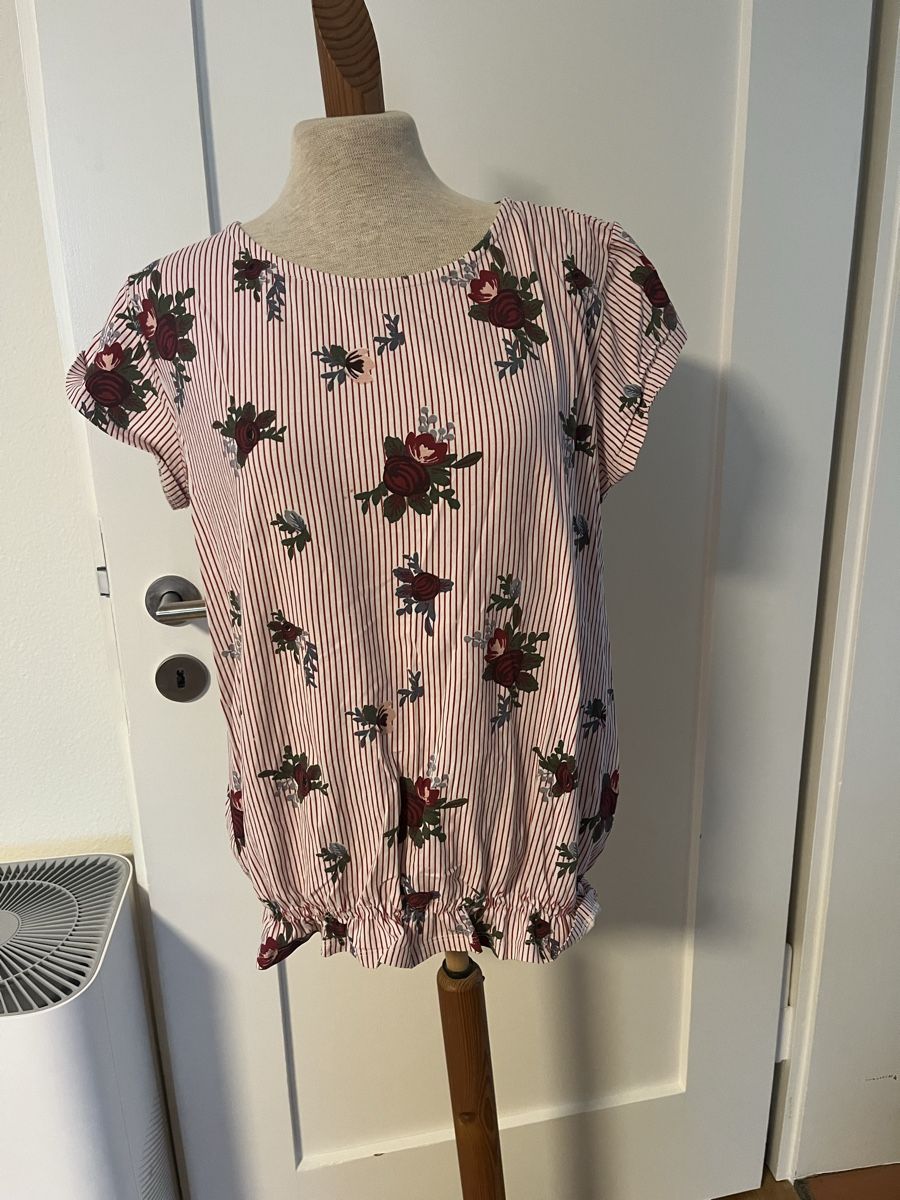 Top: Sommeroberteil mit Blumenmuster, Grösse M- L – Usato da Zürich venduto da Brobin 1