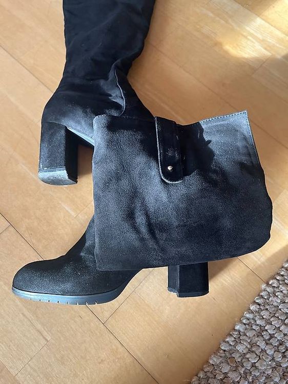 Schöner schwarzer Stiefel in Wildlederioptik 4