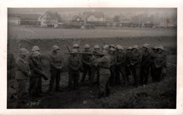 Soldaten bei einer Waffenübung