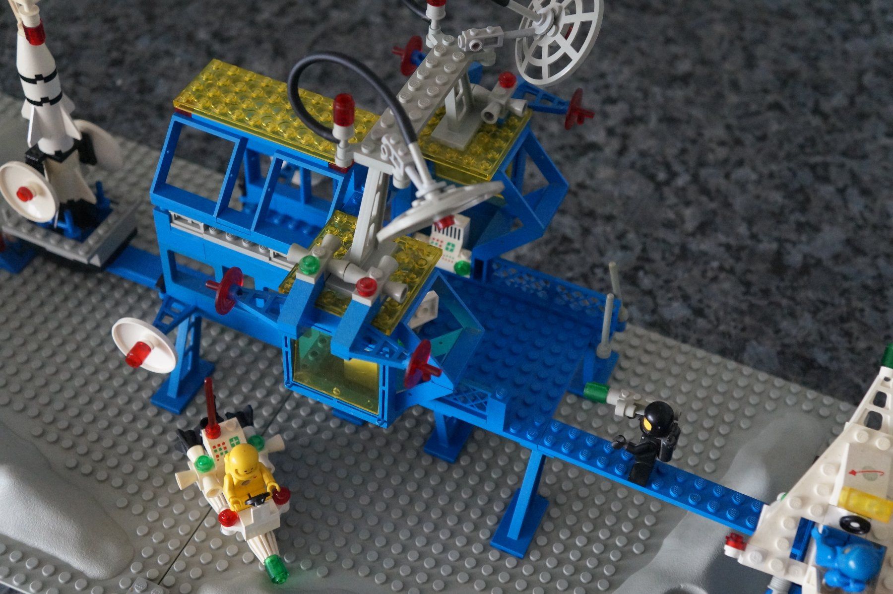 Lego Giocattoli: Lego Space Raumstation 6971 – Usato da bronschhofen venduto da blackpearl01 5