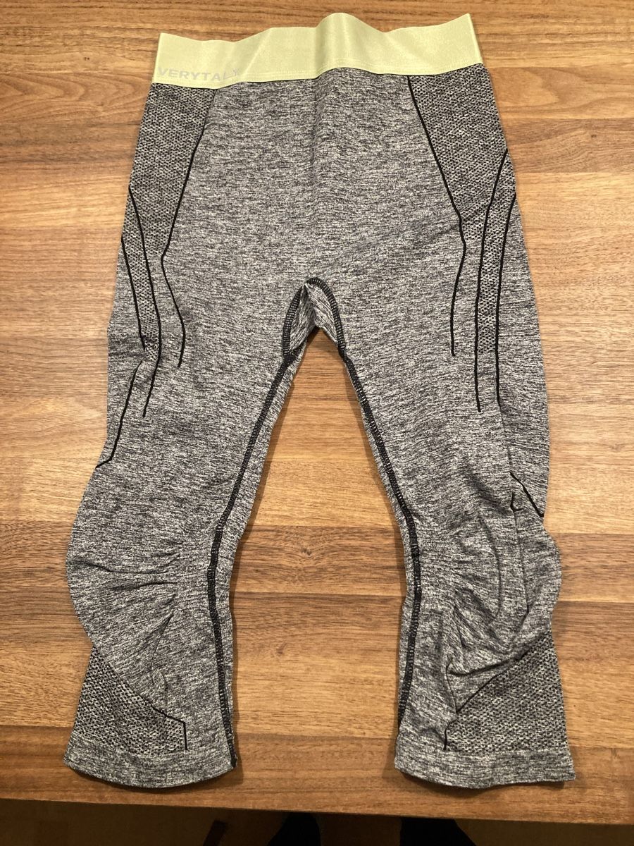 Leggings: 3/4 Sport Hose S – Gebraucht aus Kesswil von Branca-01