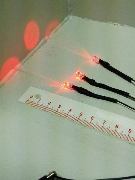 Componenti elettronici: Flacker-LED klar/rot 5mm verkabelt – Nuovo (secondo la descrizione) da Luzern venduto da Salefactory
