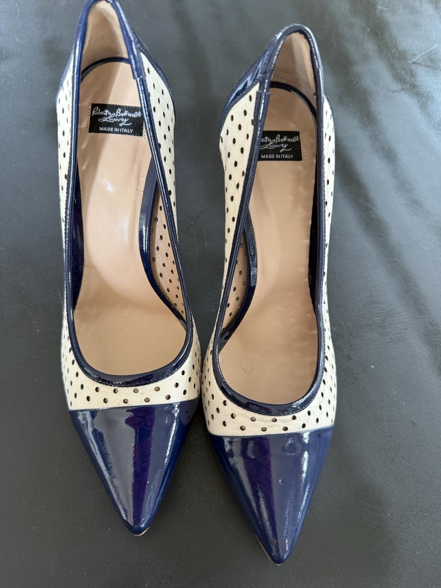 Chaussures femmes: Paire d’escarpins en cuir – Neuf (Voir description) à Vernier par ley_yqh9 1