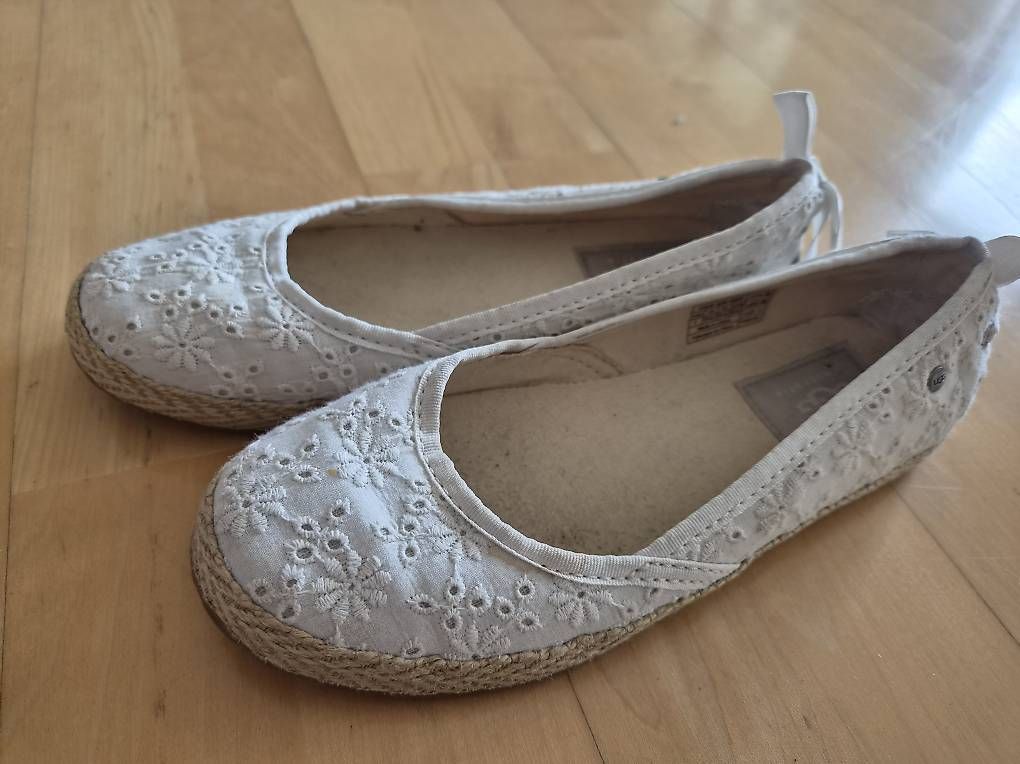 Ugg Scarpe per ragazze: UGG Ballerinas, Gr. 31 – Usato da Russikon venduto da i_laura