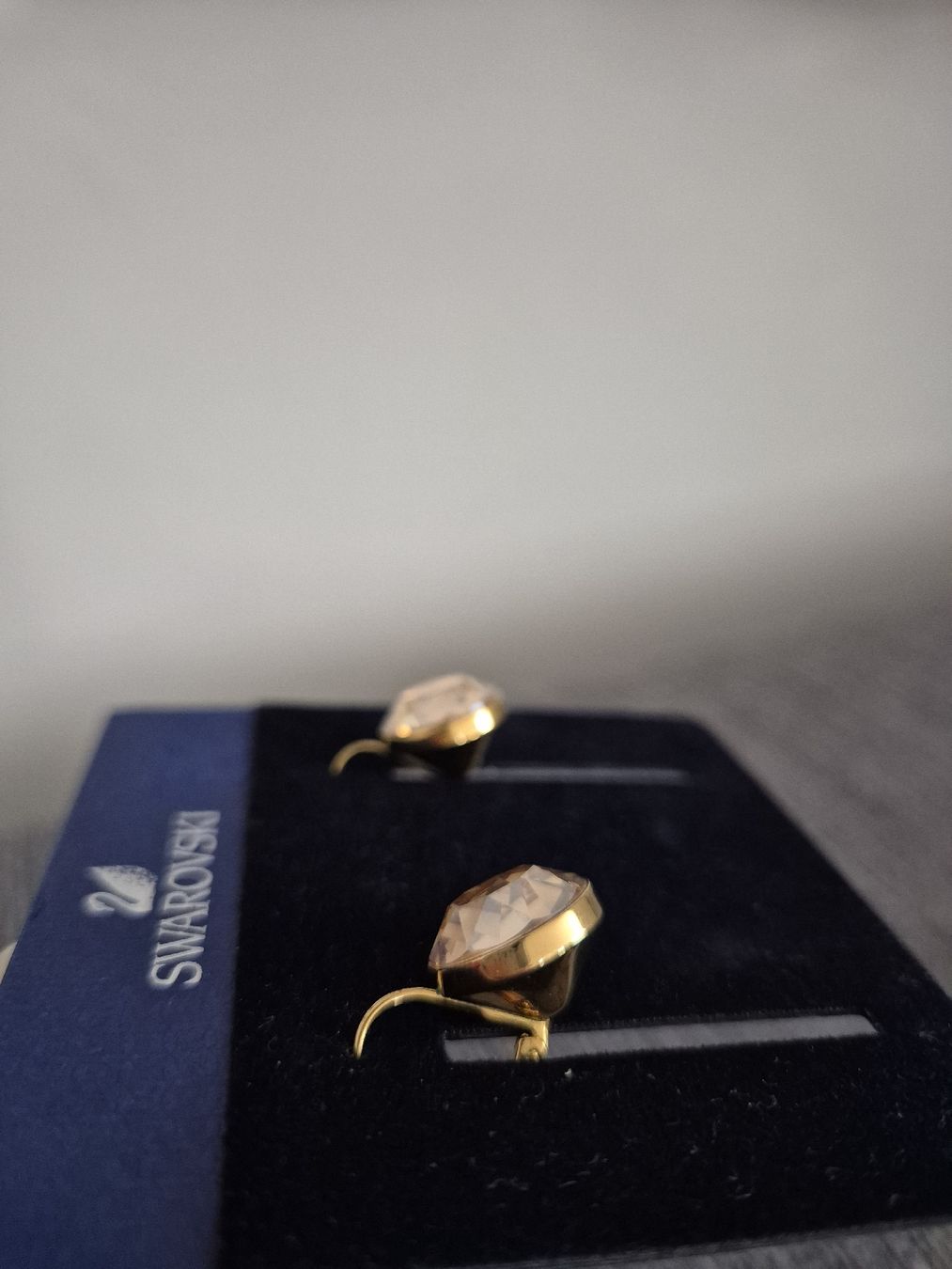 Swarovski Ohrringe & -stecker: Swarovski Ohrringe goldfarben – Gebraucht aus Wetzikon ZH von mar_8jrl 2