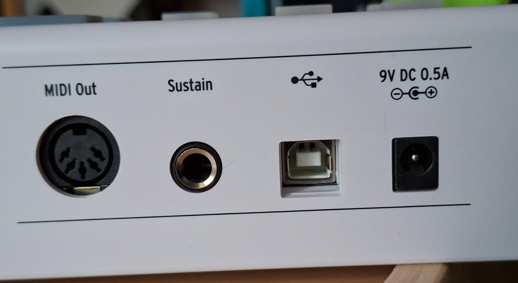 Arturia Strumenti musicali: Arturia Keylab essential 61 MK1, white – Nuovo (secondo la descrizione) da Biberist venduto da Hope40 1