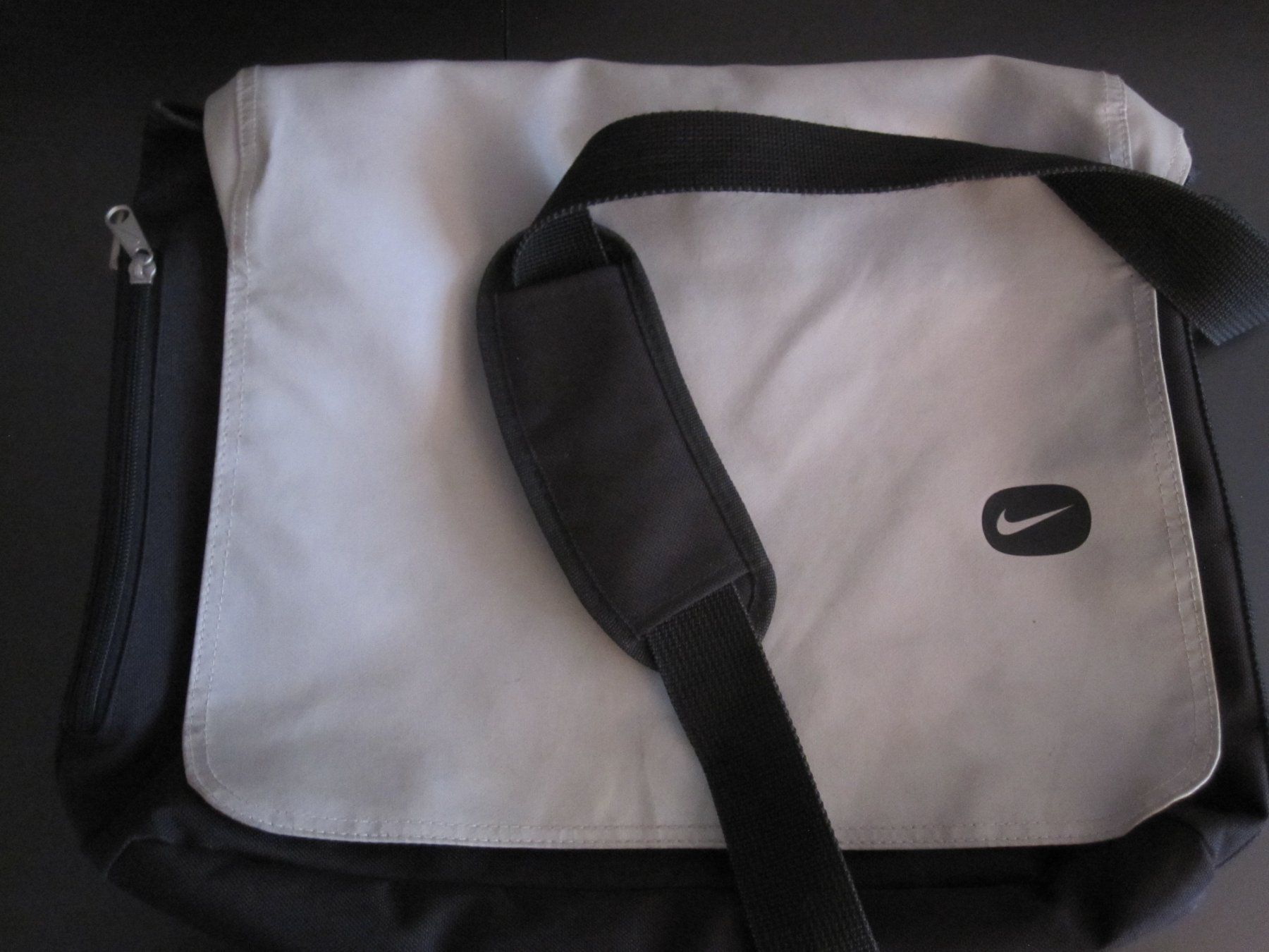 Nike Borse: Nike Schultertasche – Usato da Scherzingen venduto da packtesan