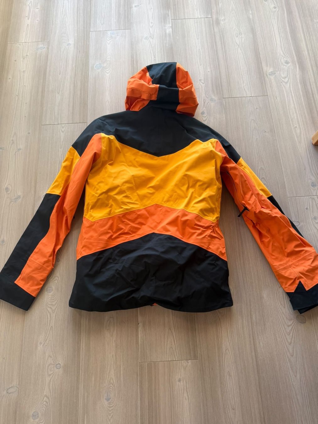 Peak Performance Jacken: Veste gore tex de la marque Peak Performance – Gebraucht aus Matran von BeMaLe 1