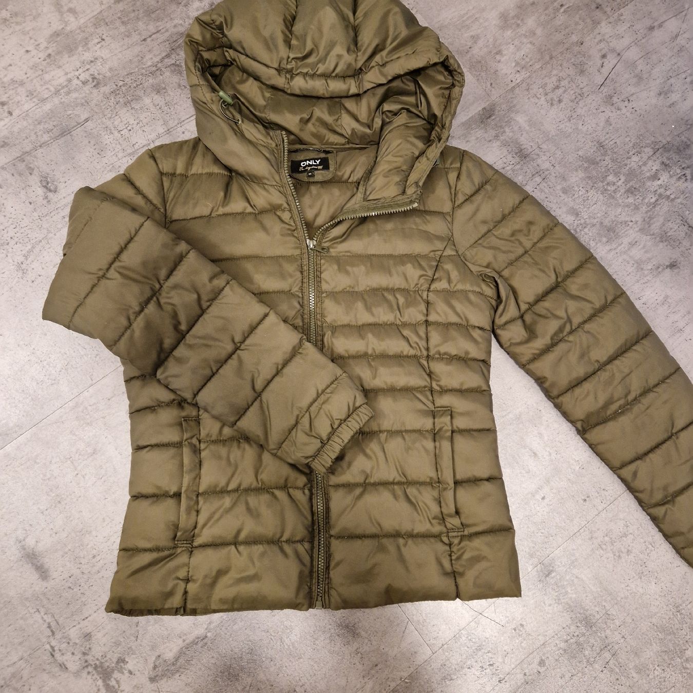 Only Giacche: ONLY Übergangsjacke, Khaki, Grösse M – Usato da Sursee venduto da celevanessa