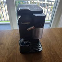 Macchina da caffè Nespresso LattissimaOne usata, nero!