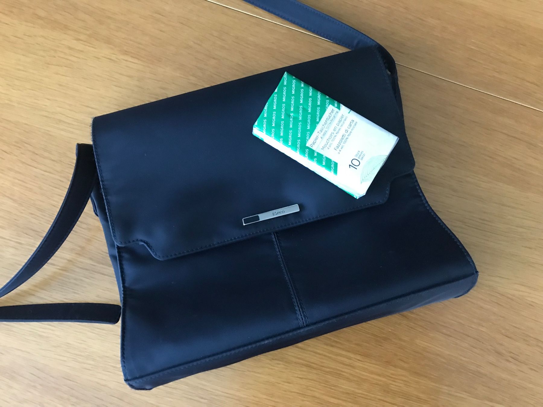 Esprit Borse da donna: Esprit Umhängetasche – Usato da St. Gallenkappel venduto da brother707 1