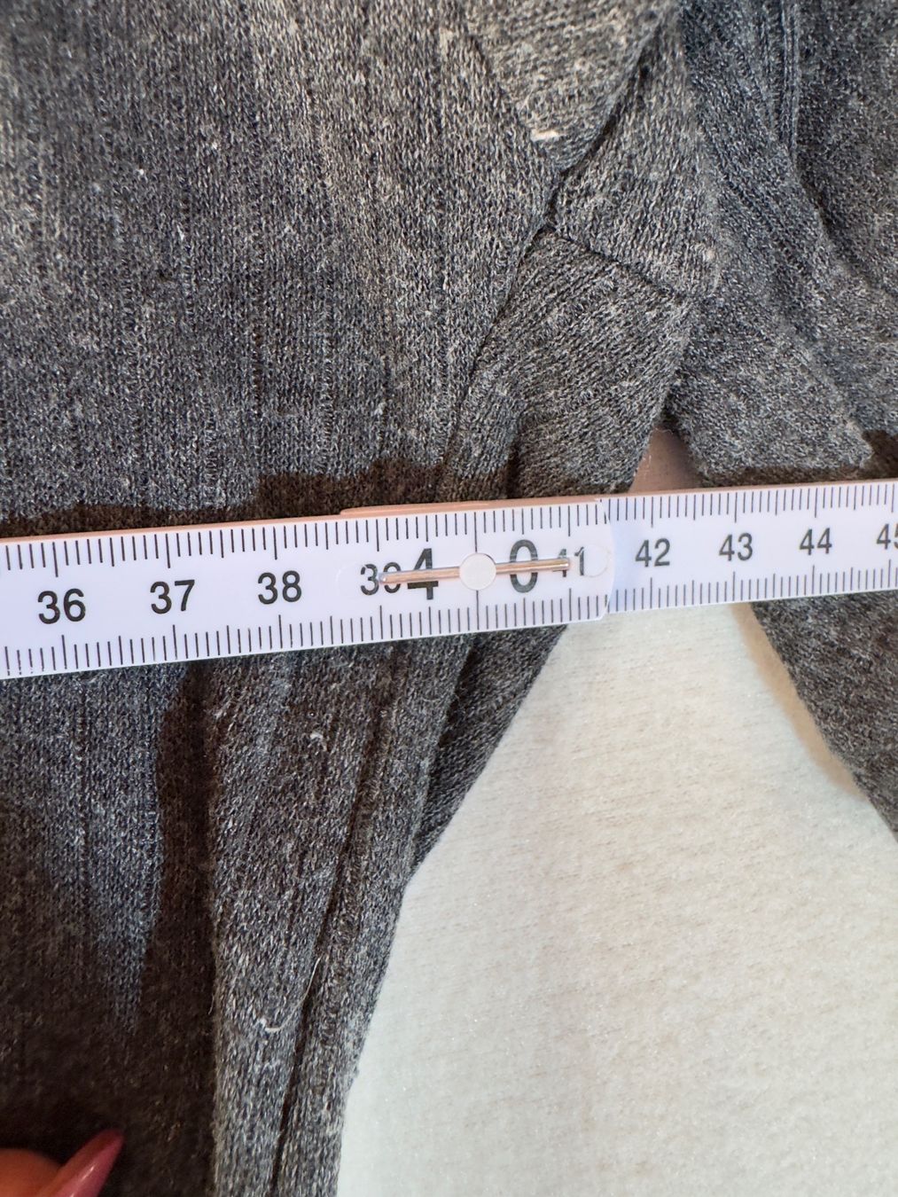 Top: Graues Shirt Gr. M – Usato da Grosswangen venduto da second_hand_dress 3