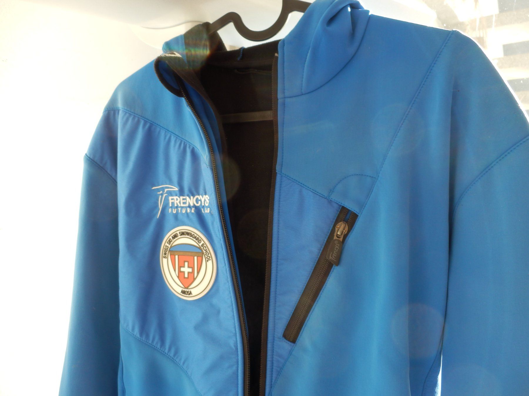 Jacken: Softshell bleu  avec capuchon en très bon état – Gebraucht aus Apples von Photec18 1