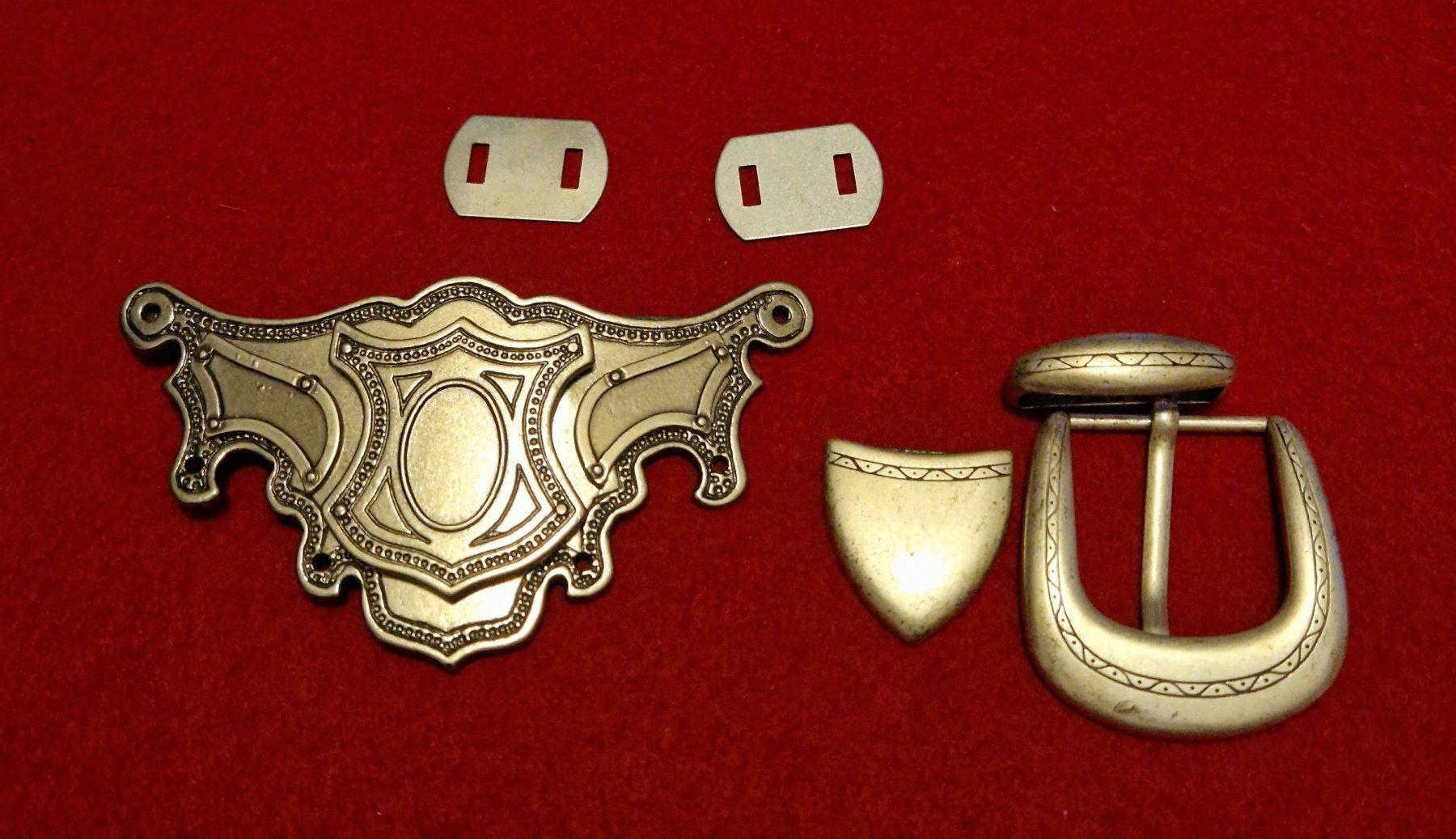 Gürtelschnallen: SET Taschen- oder Gürteldekoration & Gürtelschnalle+ -spitze – Gebraucht aus Zürich von silver-team
