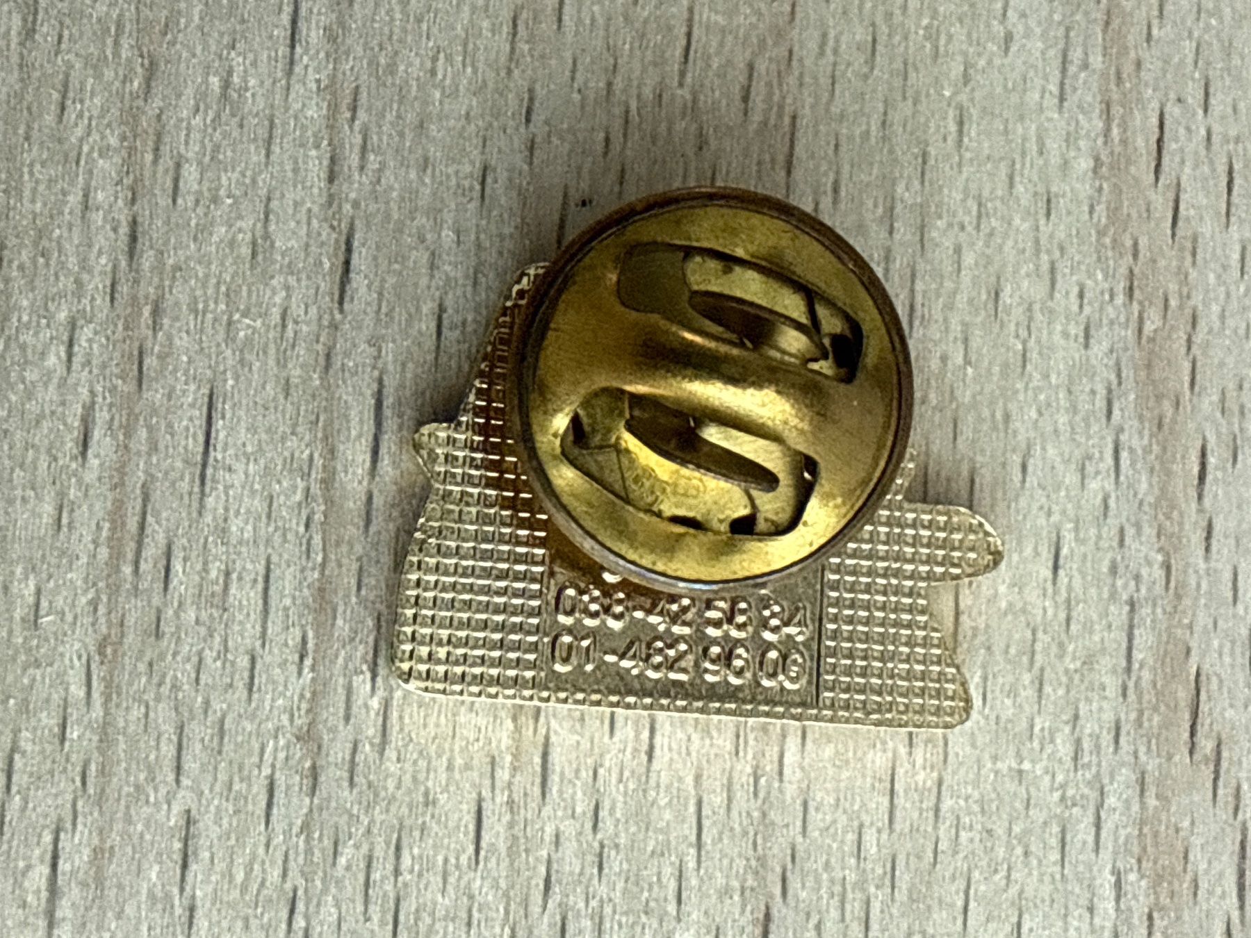 Placchette & Badge: Pin "60 YEARS" FARNER – Usato da Glattbrugg venduto da Schweigmatt 1