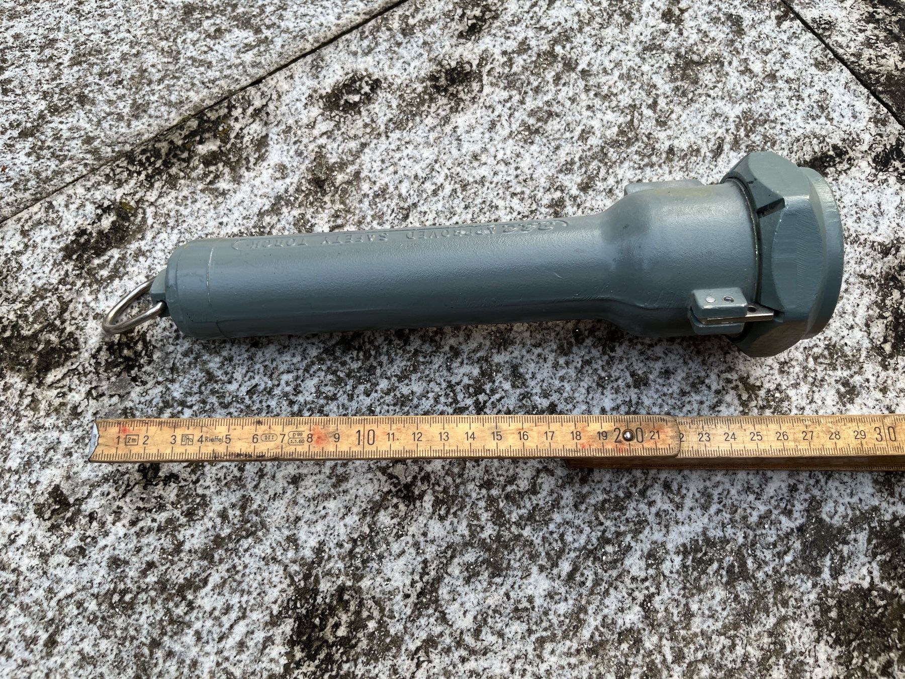 Schweizer Armee Lampen: Taschenlampe Antik ab 1.- – Gebraucht aus Bottmingen von Puffsack 1