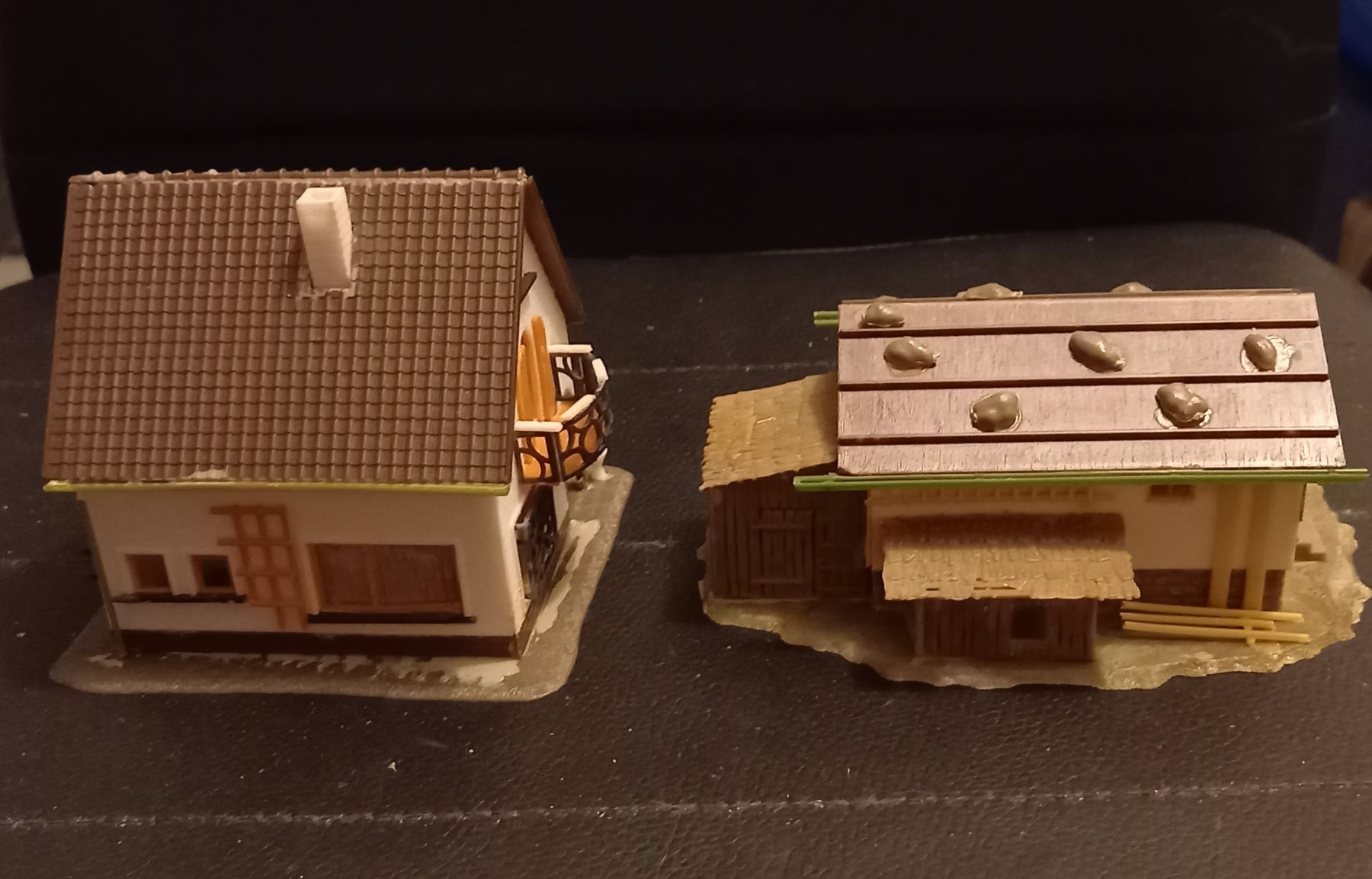Faller Modellini di ferrovie: 2 Miniatur Häuser von Faller Sammlerstücke – Usato da Hünibach venduto da rut_l6ht 1