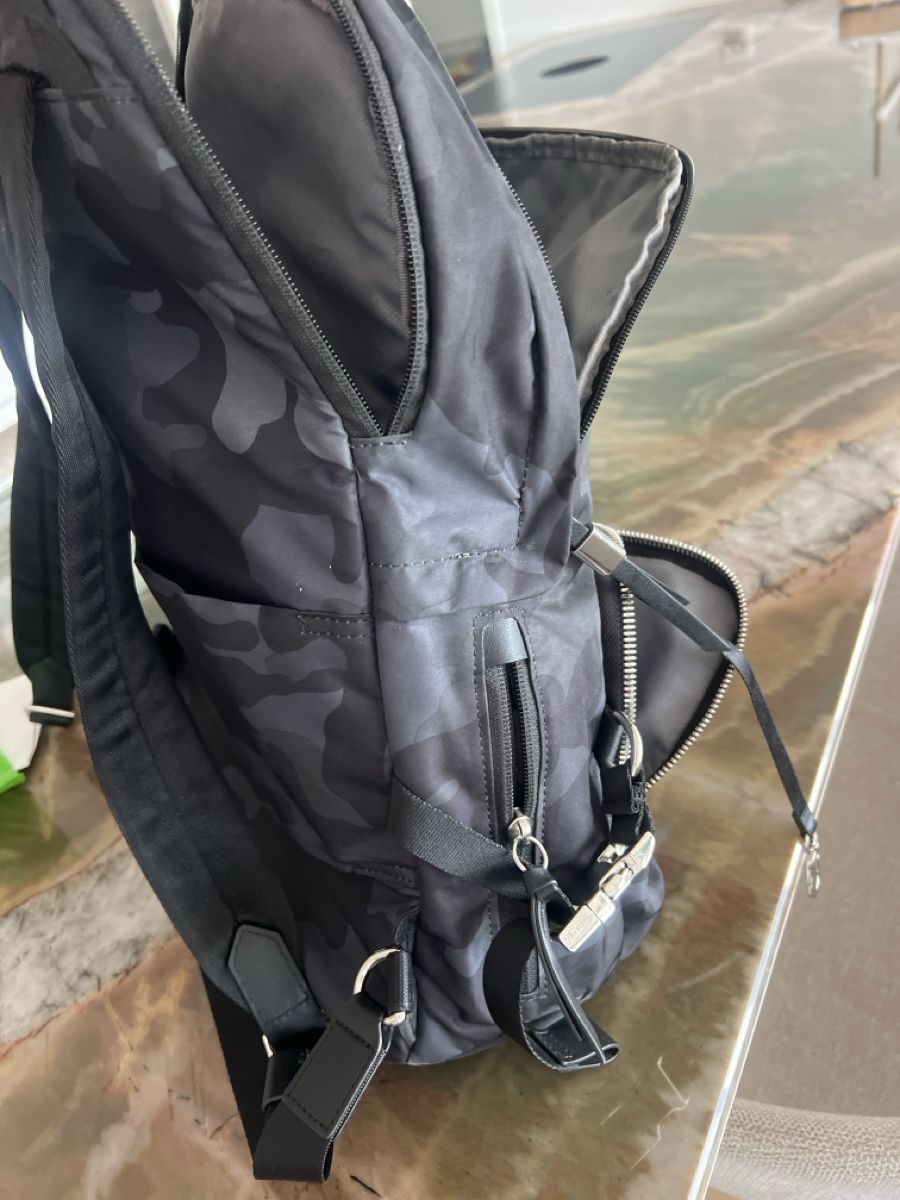 Tumi Rucksäcke: Tumi Backpack Camouflage Black Used – Gebraucht aus Oberägeri von rus_7vhx 4