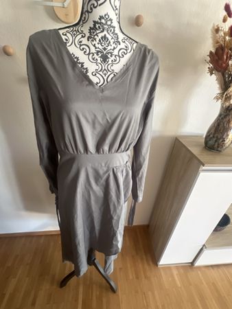 Damen Kleid grau offene Ärmel Reissverschluss hinten