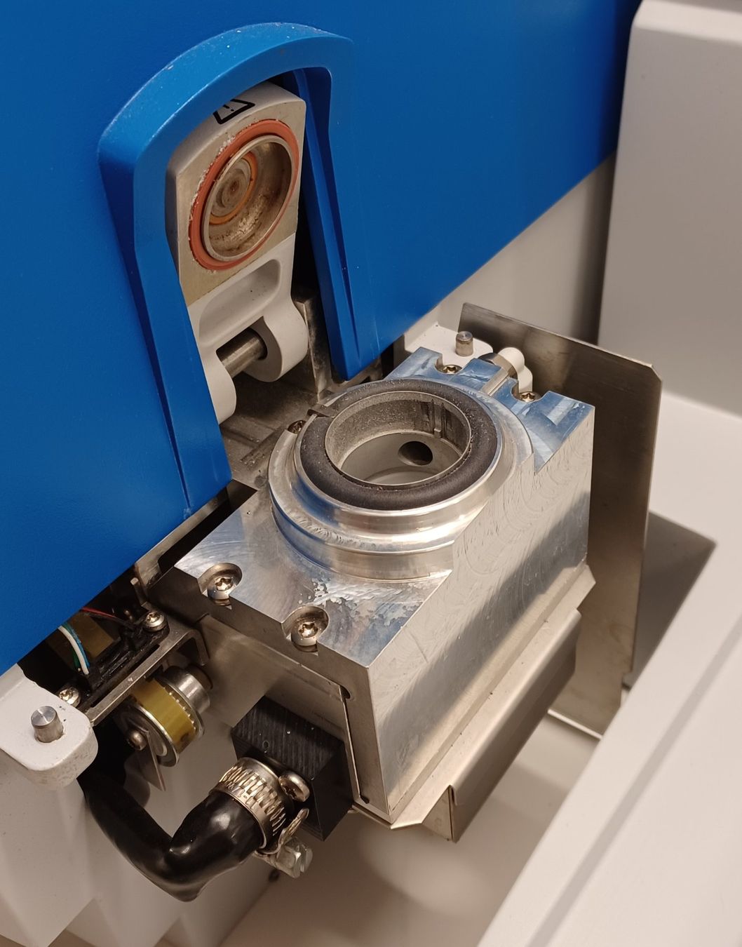 Laborzubehör: Biotage Initiator+ & Robot Sixty Microwave reactor – Defekt aus Niederdorf von LeptonAG_Labor 3