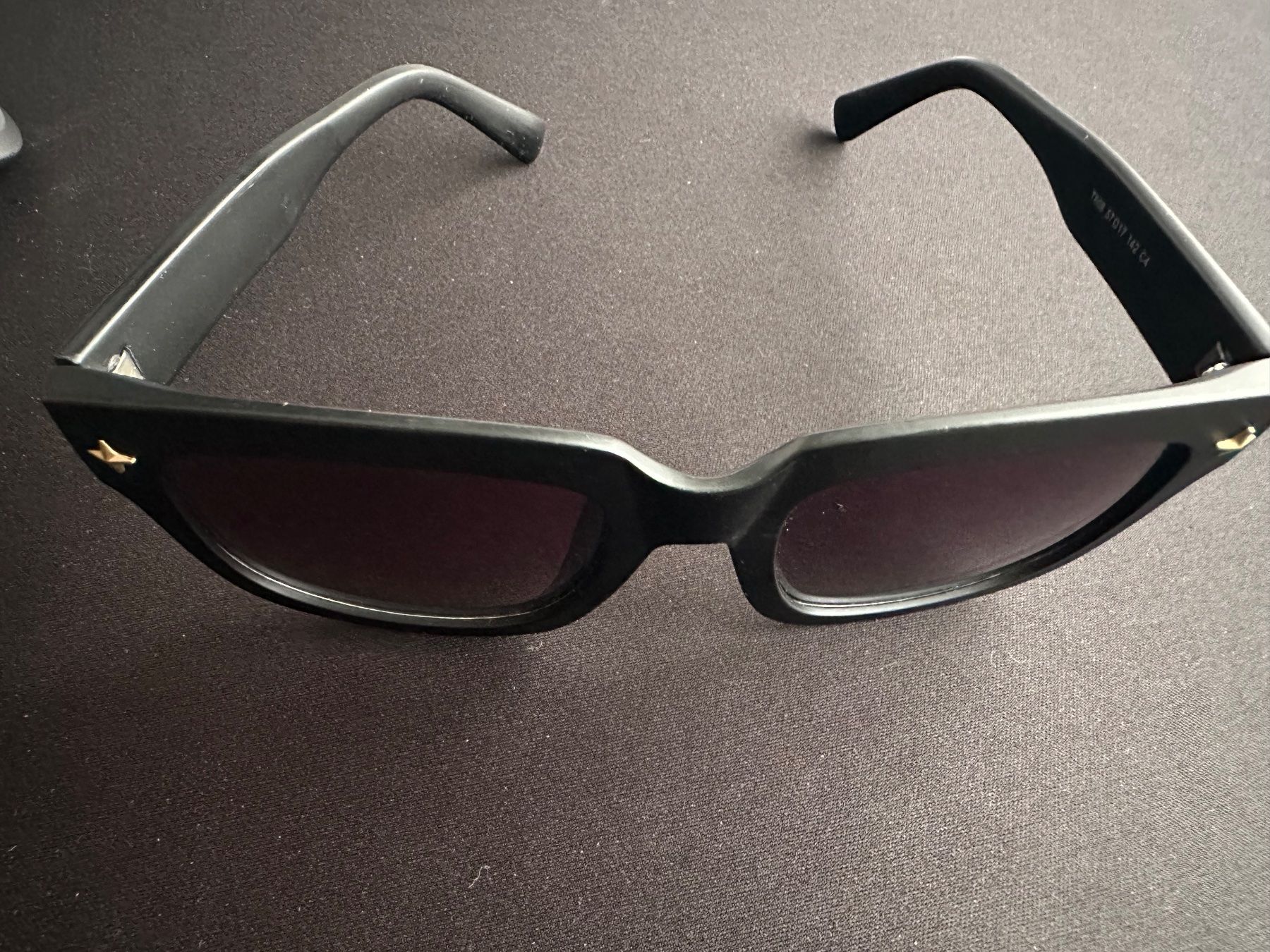 Occhiali & Lenti: Schwarze Sonnenbrille mit Sternendetails – Usato da Grenchen venduto da redstar03 1