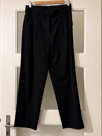 Hosen H&M schwarz mit Bundfalten Grösse 40 guter Zustand