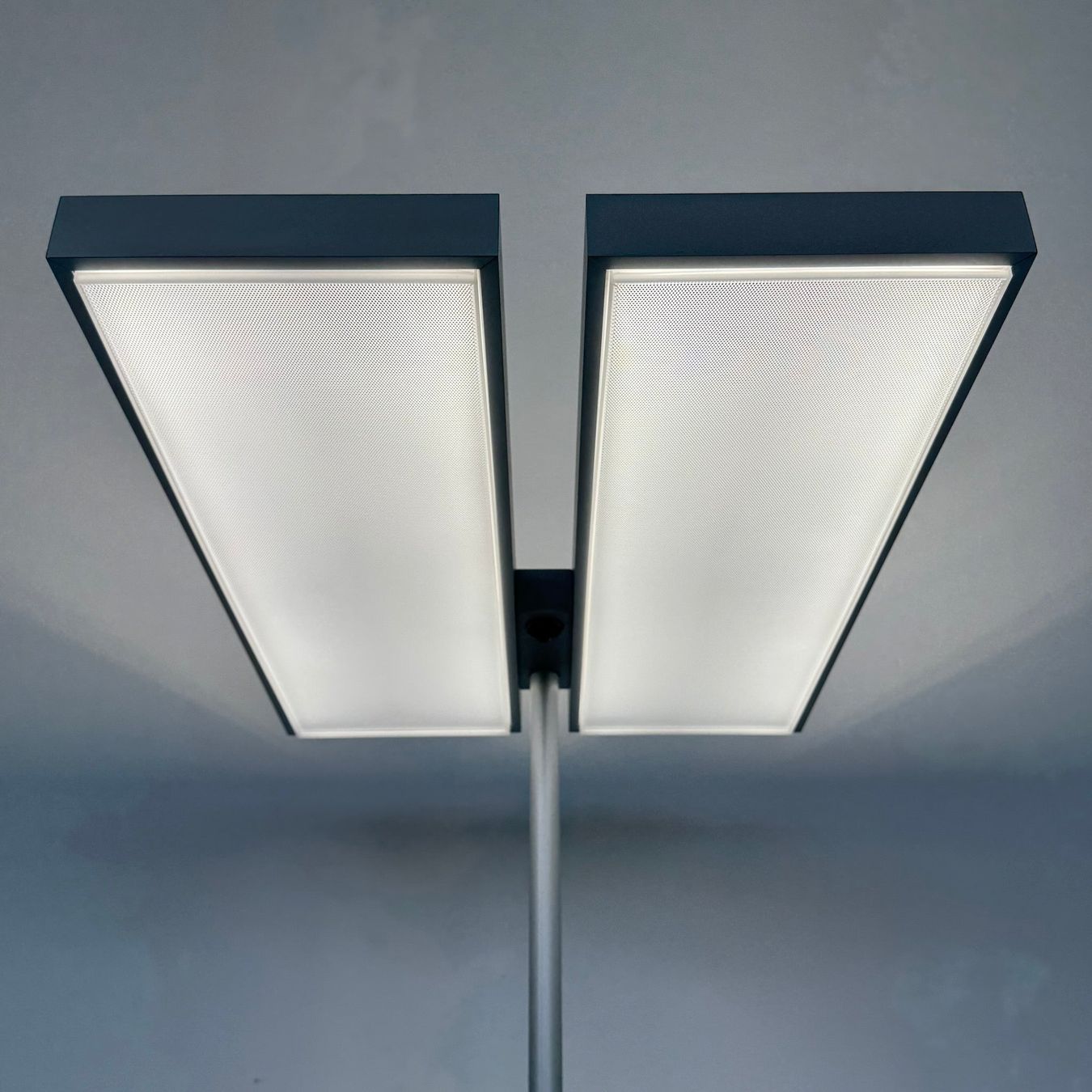 Regent Lampade: Regent Level LED Stehleuchte – Usato da Schönenwerd venduto da mcofficeshop 4