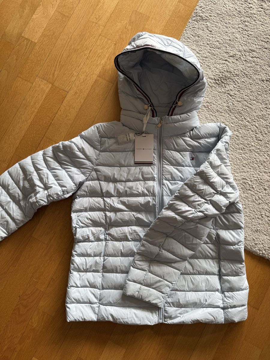 Tommy Hilfiger Jacken: Daunenjacke Tommy Hilfiger – Neu und originalverpackt aus Goldswil von julia_hafner