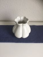 Schöne Porzellan Blumenvase Blumenform