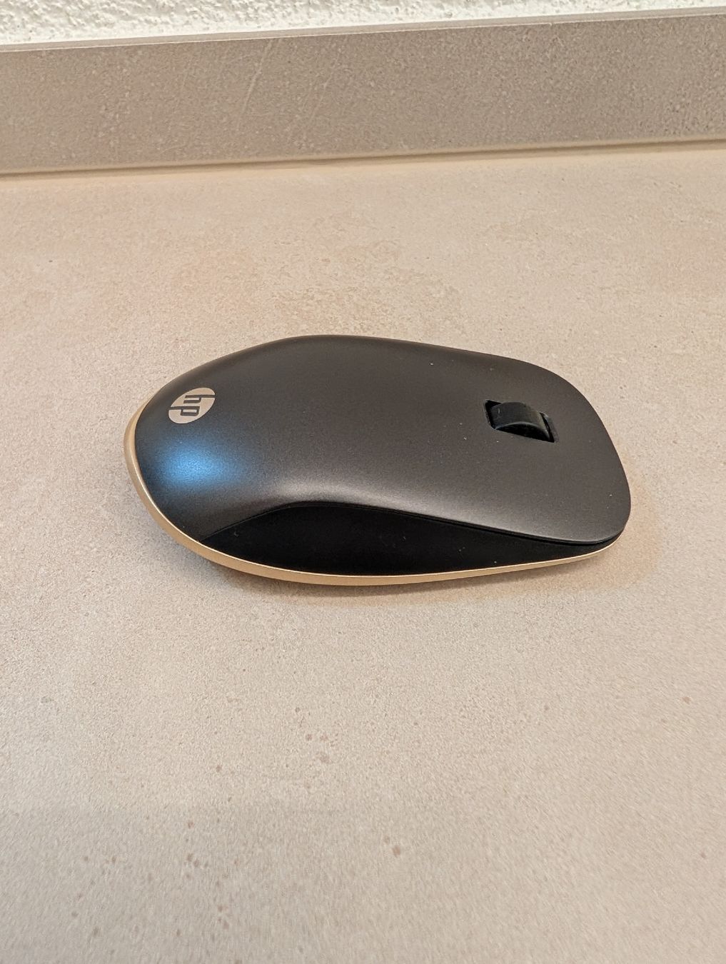 Hewlett Packard Mouse: HP Bluetooth Maus schwarz gold – Usato da Schwanden GL venduto da nadine_gl