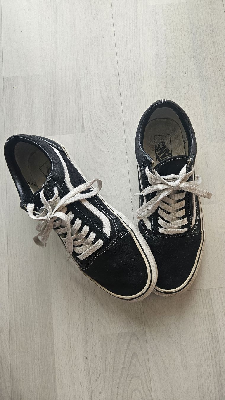 Vans Scarpe da donna: Vans Old Skool Sneaker Schwarz Weiss Grösse 39 – Usato da Möriken AG venduto da eni_2qn2 1
