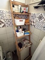 Étagère échelle bois salle de bain avec panier à linge