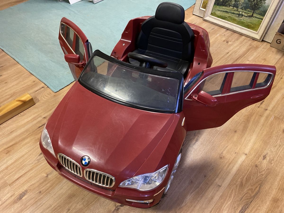 BMW Veicoli per bambini: Kinder Elektroauto BMW X6 Rot – Usato da sursee venduto da trilli-tralli 7