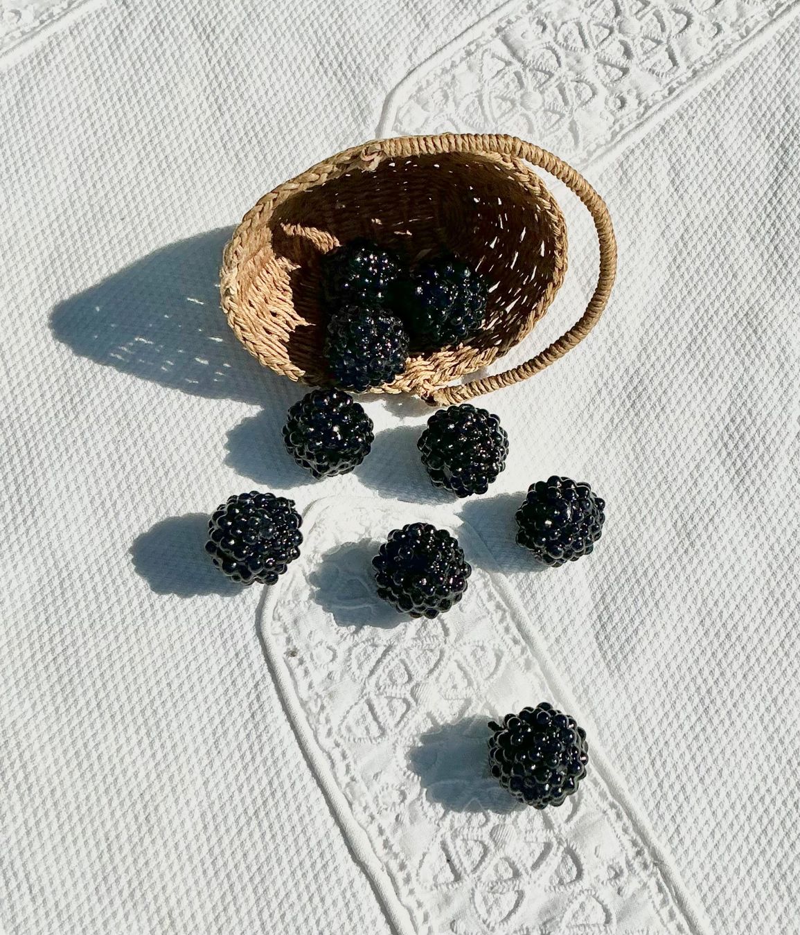Spielzeuge: ANTIKES WUNDERSCHÖNES KÖRBCHEN MIT BROMBEEREN – Gebraucht aus Zell LU von Silvermemory 3