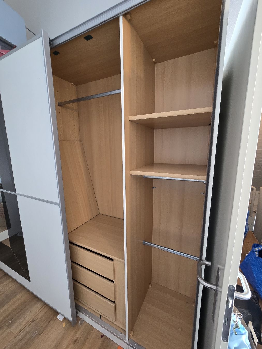 Armadi: Kleiderschrank  – Usato da Hünenberg venduto da len_xx6m 1