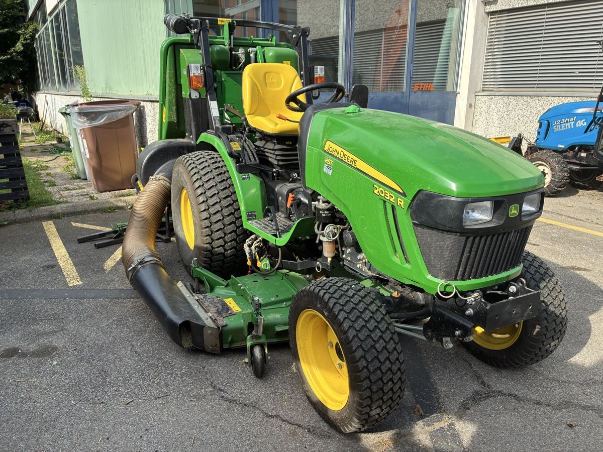 John Deere Tracteurs: Tracteur John-Deere 2032R – D'occasion à Le Mont sur Lausanne par mecacorbaz
