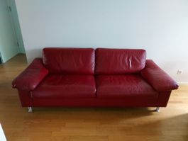 Echtleder Sofa; weinrot (granat 46); zwei kleine Defekte
