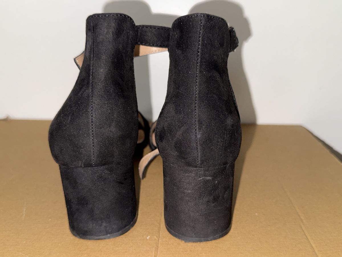 Scarpe da donna: SCHWARZE RIEMCHENSANDALEN MIT ABSATZ – Usato da Schlieren venduto da kle_dis 3