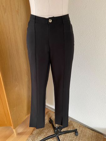 Schöne Hose mit Schlitze / Schlitzhose